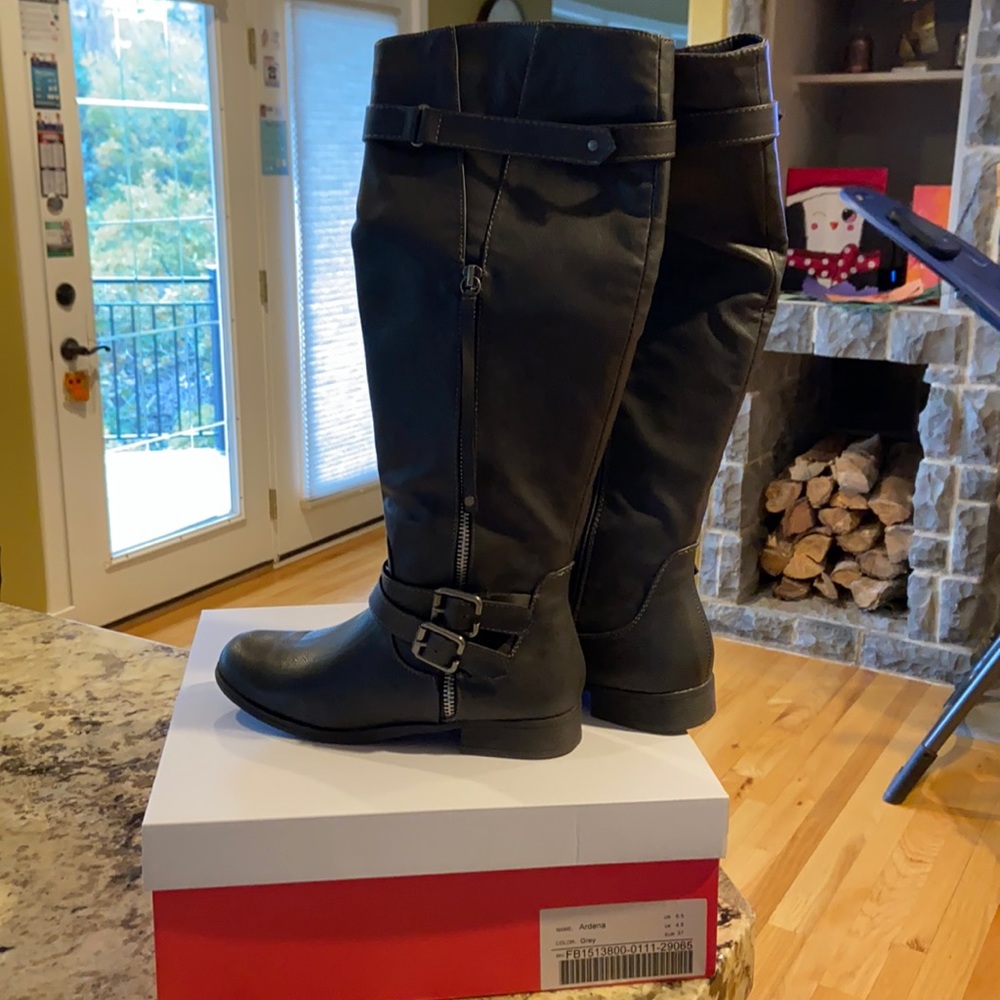 NWT Justfab women’s boots